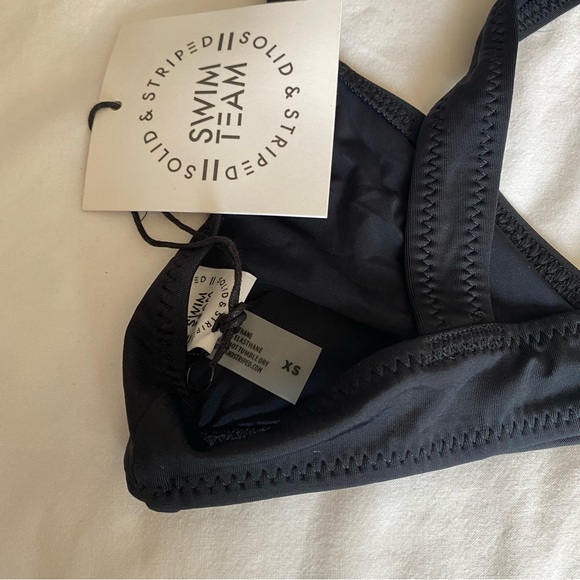 Solid & striped. Black bikini top. XS - Picture 3 of 5